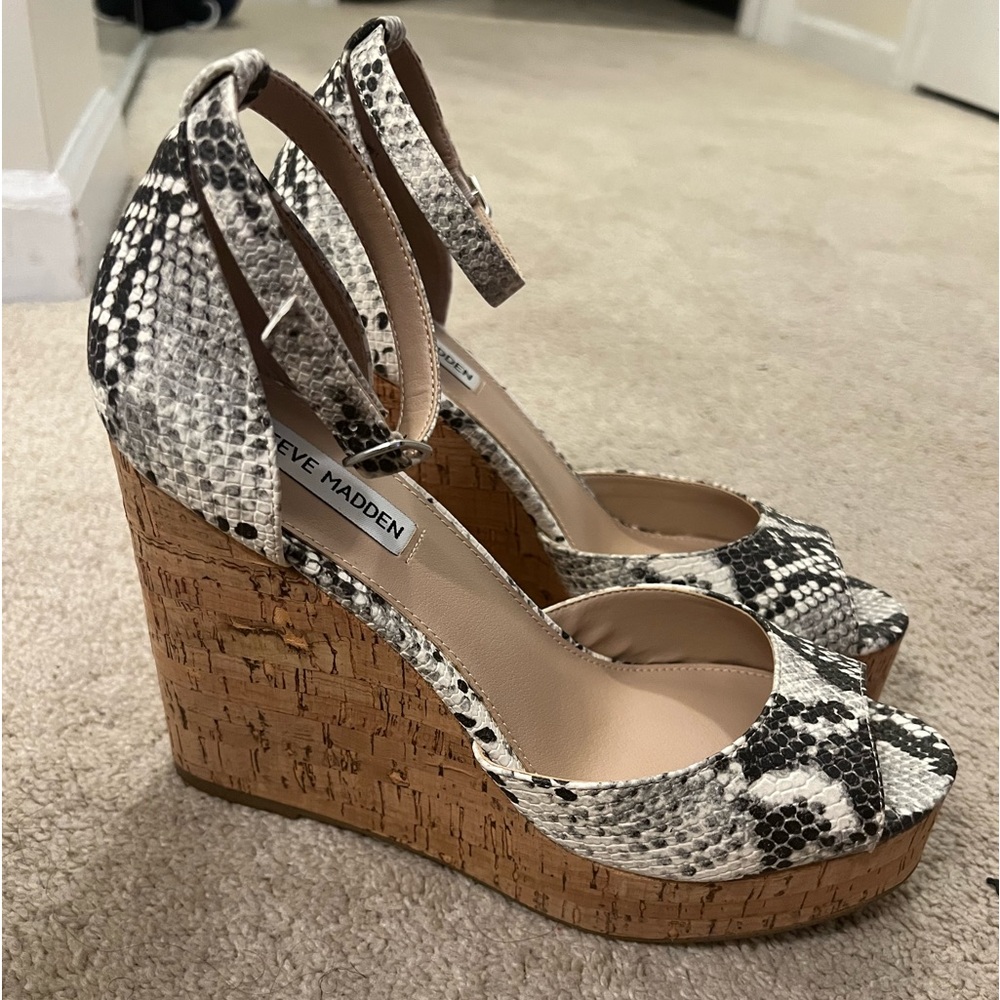 Brand New Steve Madden Summers Snake Skin Wedge Sandal
